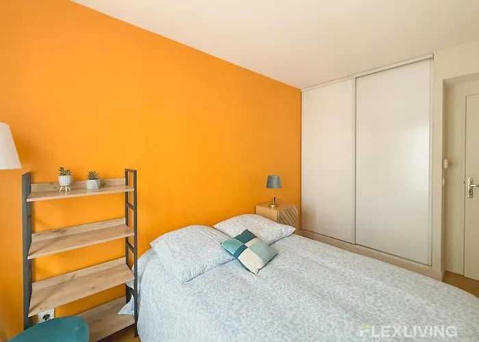 Charming 45m Two-bedroom In 15 Apartment