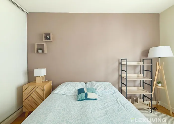 Charming 45m Two-bedroom In 15 Paris