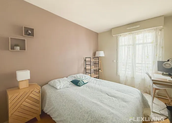Charming 45m Two-bedroom In 15 Apartment *