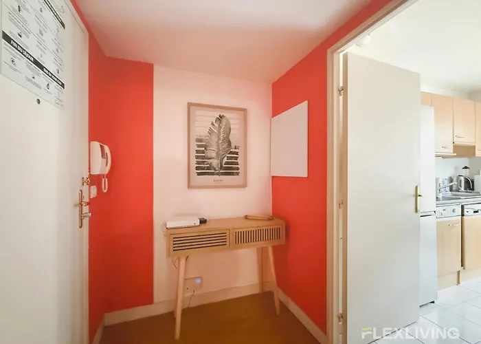 Charming 45m Two-bedroom In 15 Apartment *