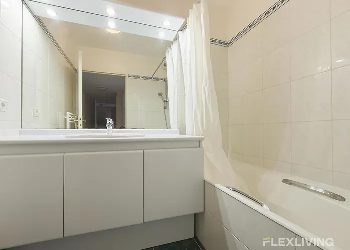 Charming 45m Two-bedroom In 15