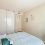 Charming 45m Two-bedroom In 15 Apartment